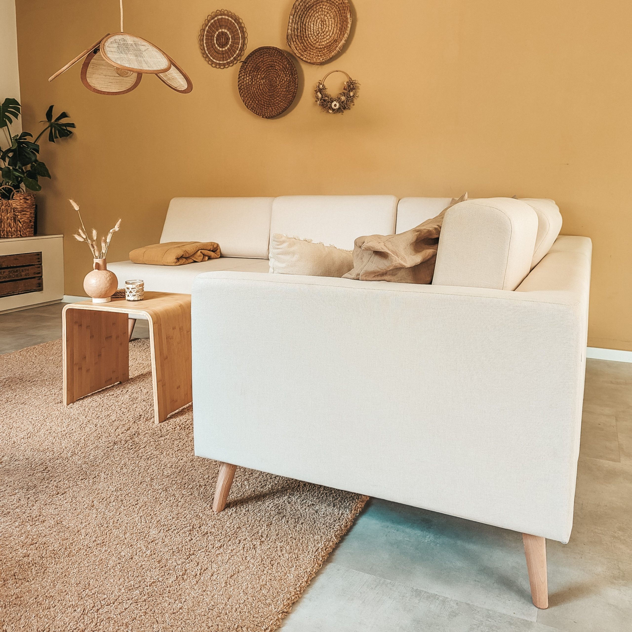 Titelbild Wohnzimmer harmonisch einrichten mit richtigen Möbelproportionen